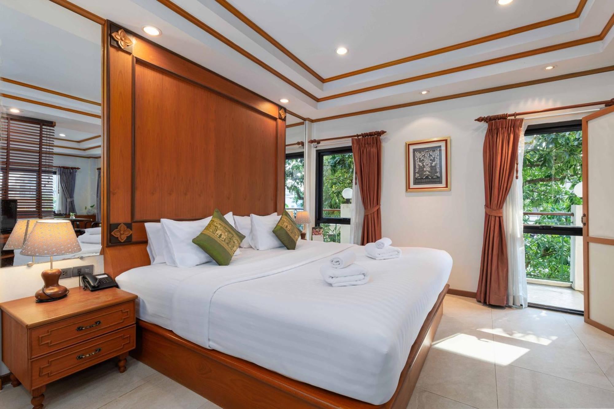 Charlie House Pin Klao Hotel Bangkok Exterior photo