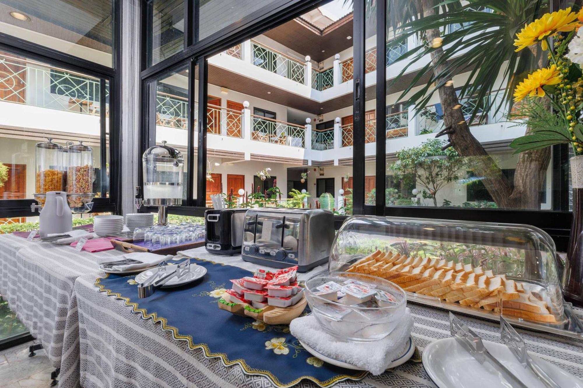 Charlie House Pin Klao Hotel Bangkok Exterior photo