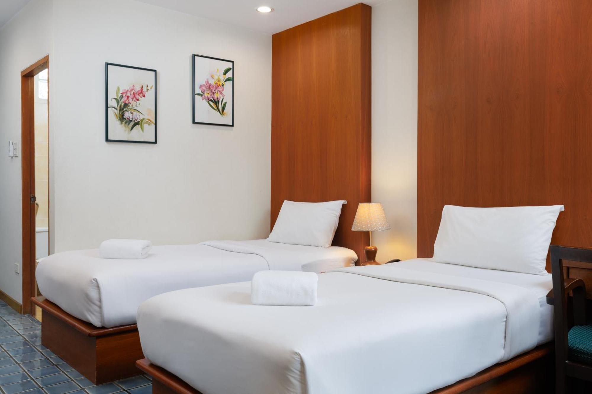 Charlie House Pin Klao Hotel Bangkok Exterior photo