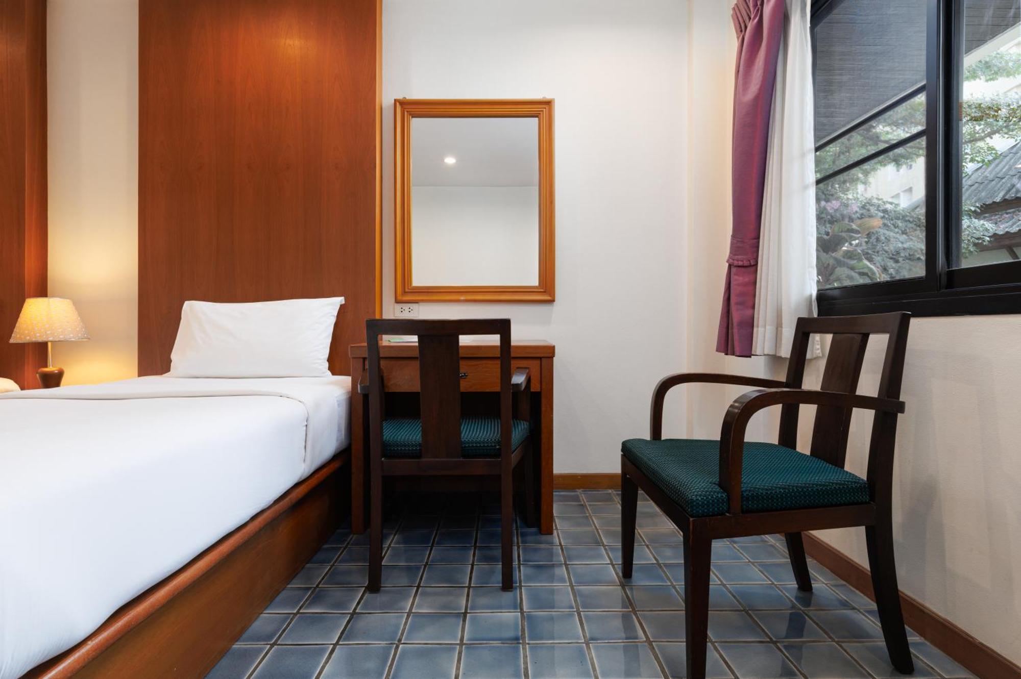 Charlie House Pin Klao Hotel Bangkok Room photo