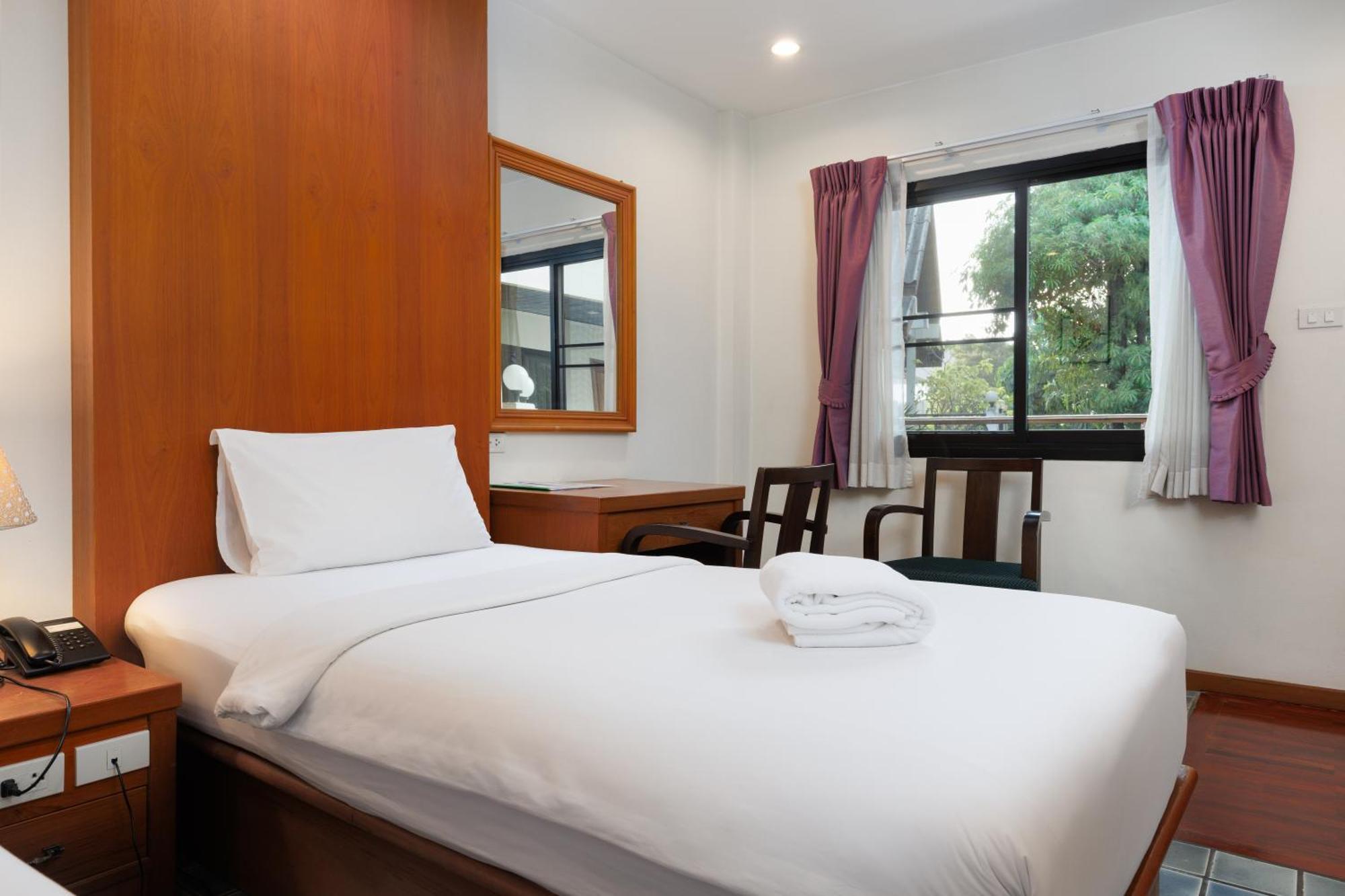 Charlie House Pin Klao Hotel Bangkok Room photo