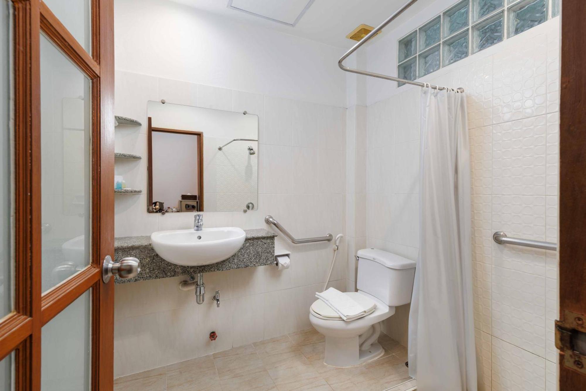 Charlie House Pin Klao Hotel Bangkok Exterior photo