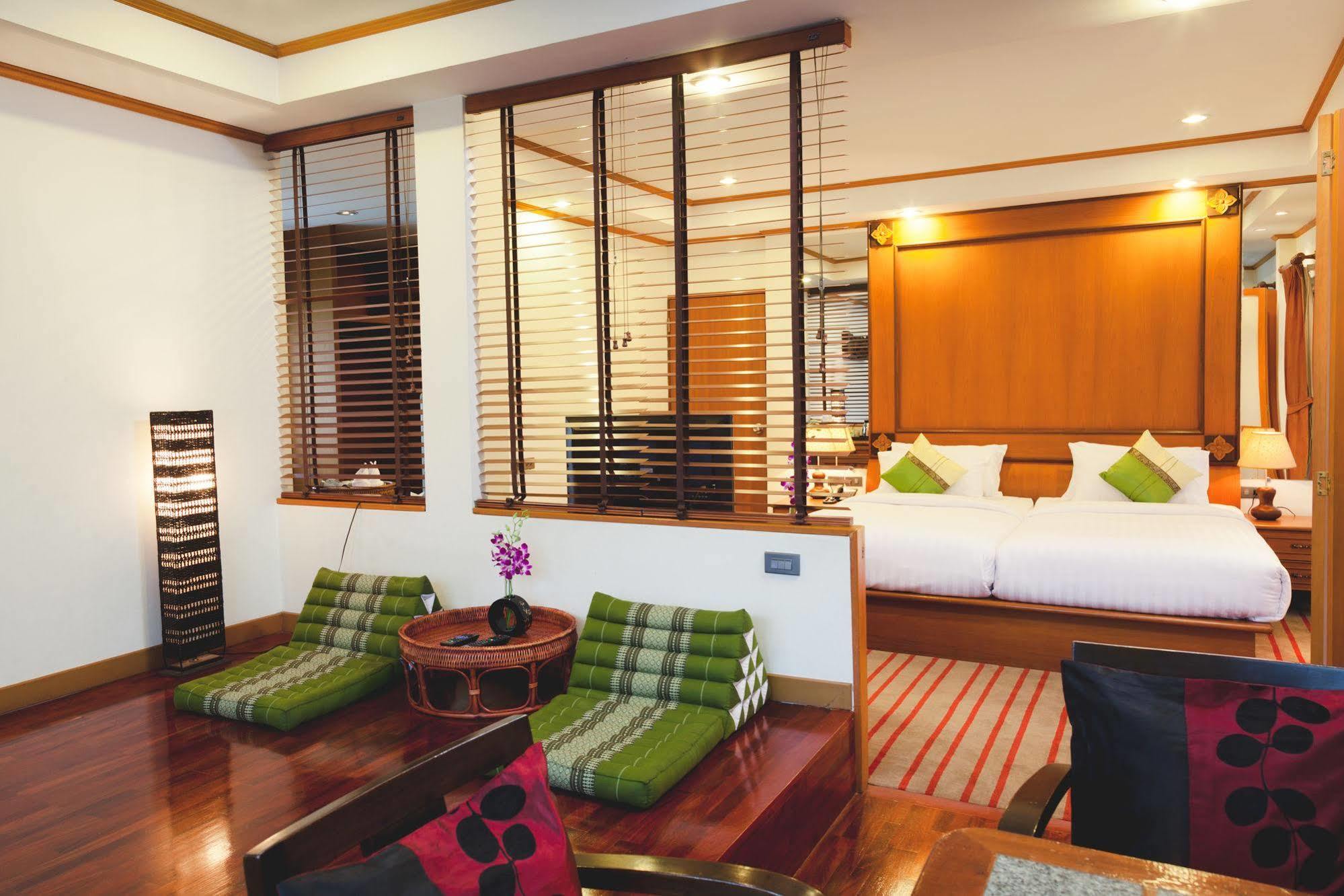 Charlie House Pin Klao Hotel Bangkok Exterior photo