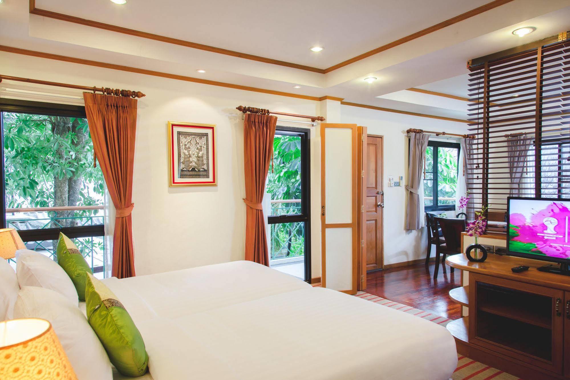 Charlie House Pin Klao Hotel Bangkok Exterior photo